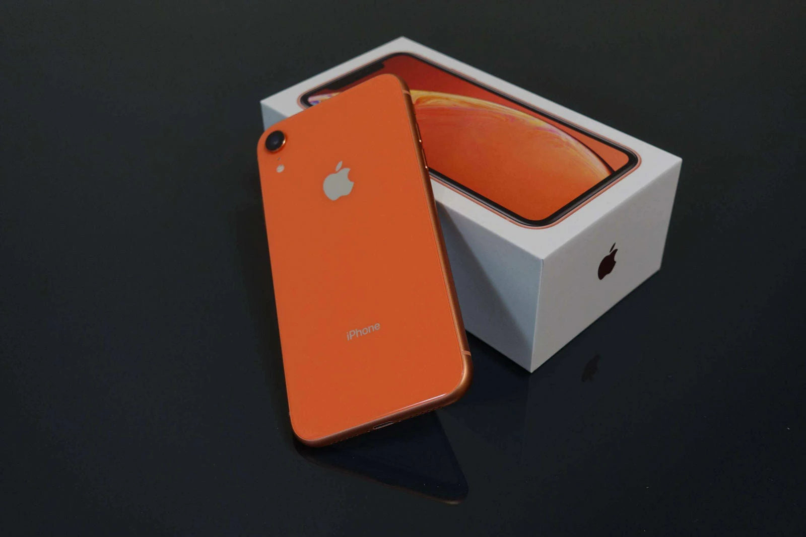 iPhone XR vs Samsung S10