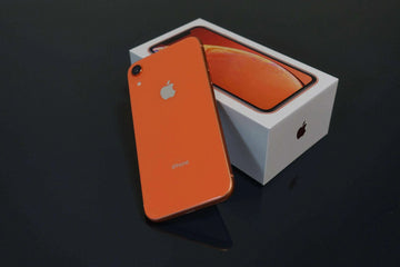 iPhone XR vs Samsung S10